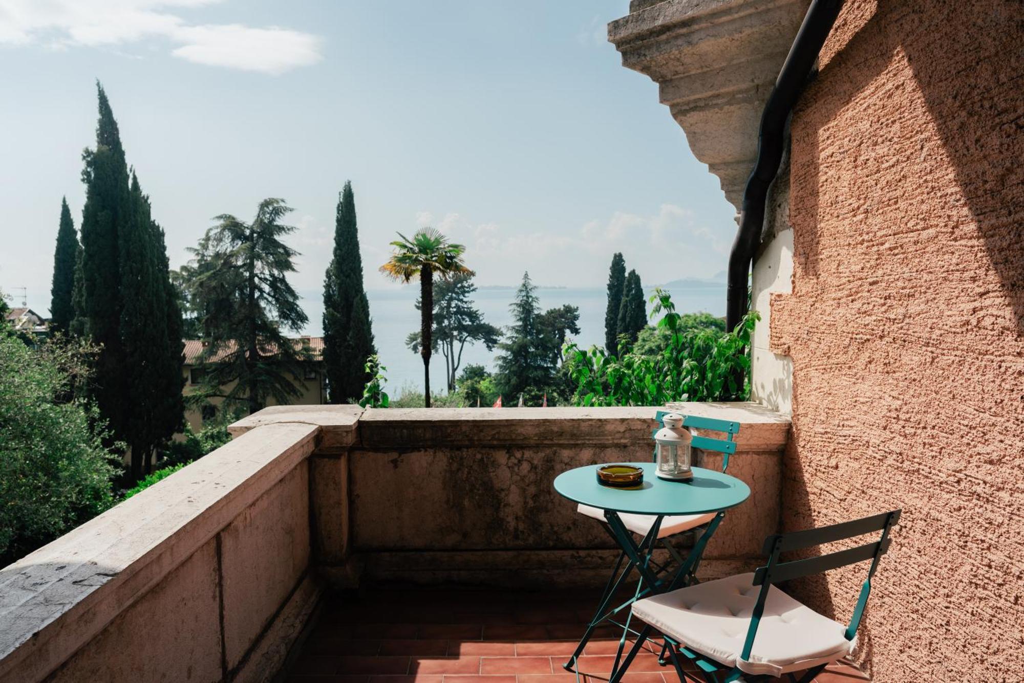 Hotel Bellevue Gardone Riviera Exterior photo